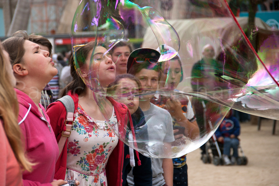 blowing bubbles barcelona