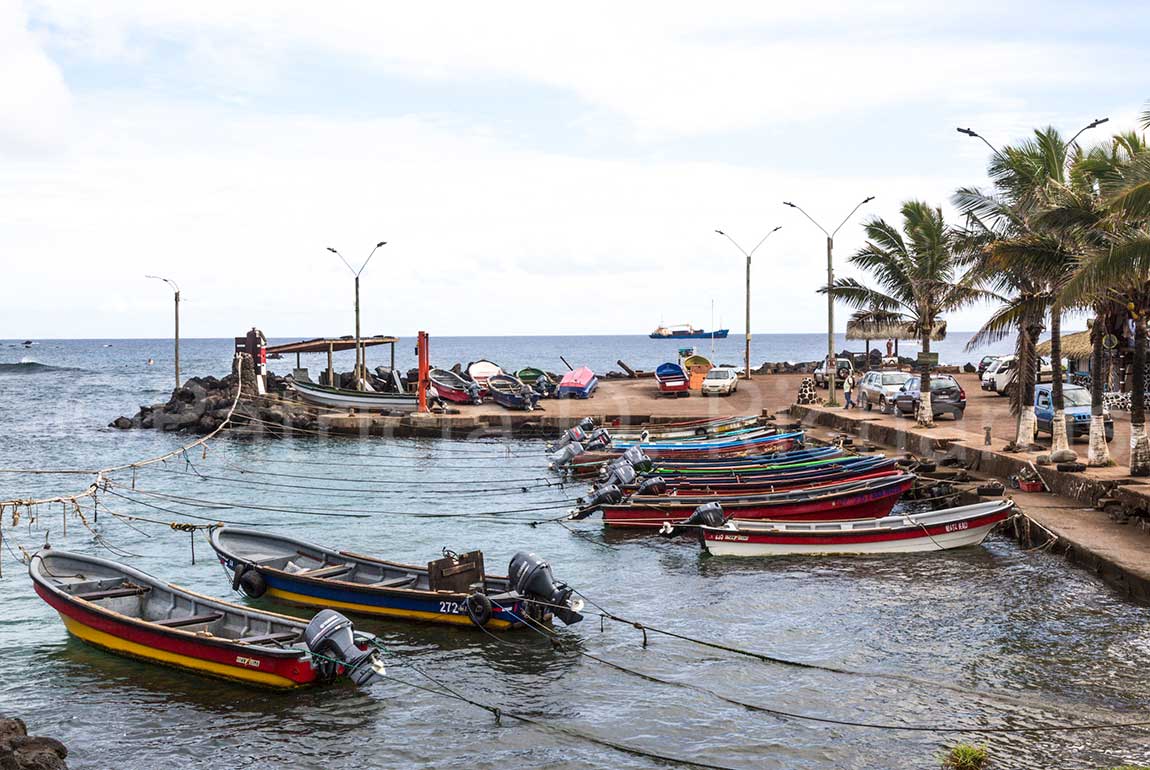 hanga-roa-harbor