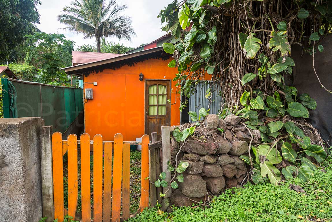 orange-house-hanga-roa
